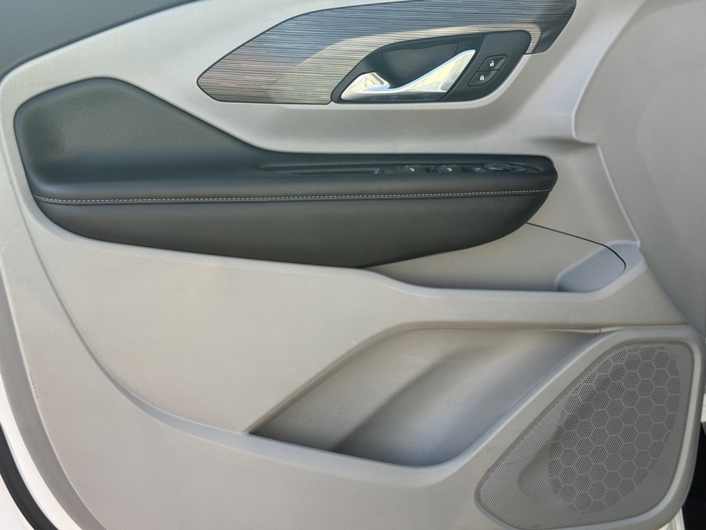 Used 2023 GMC Terrain SLE image 24