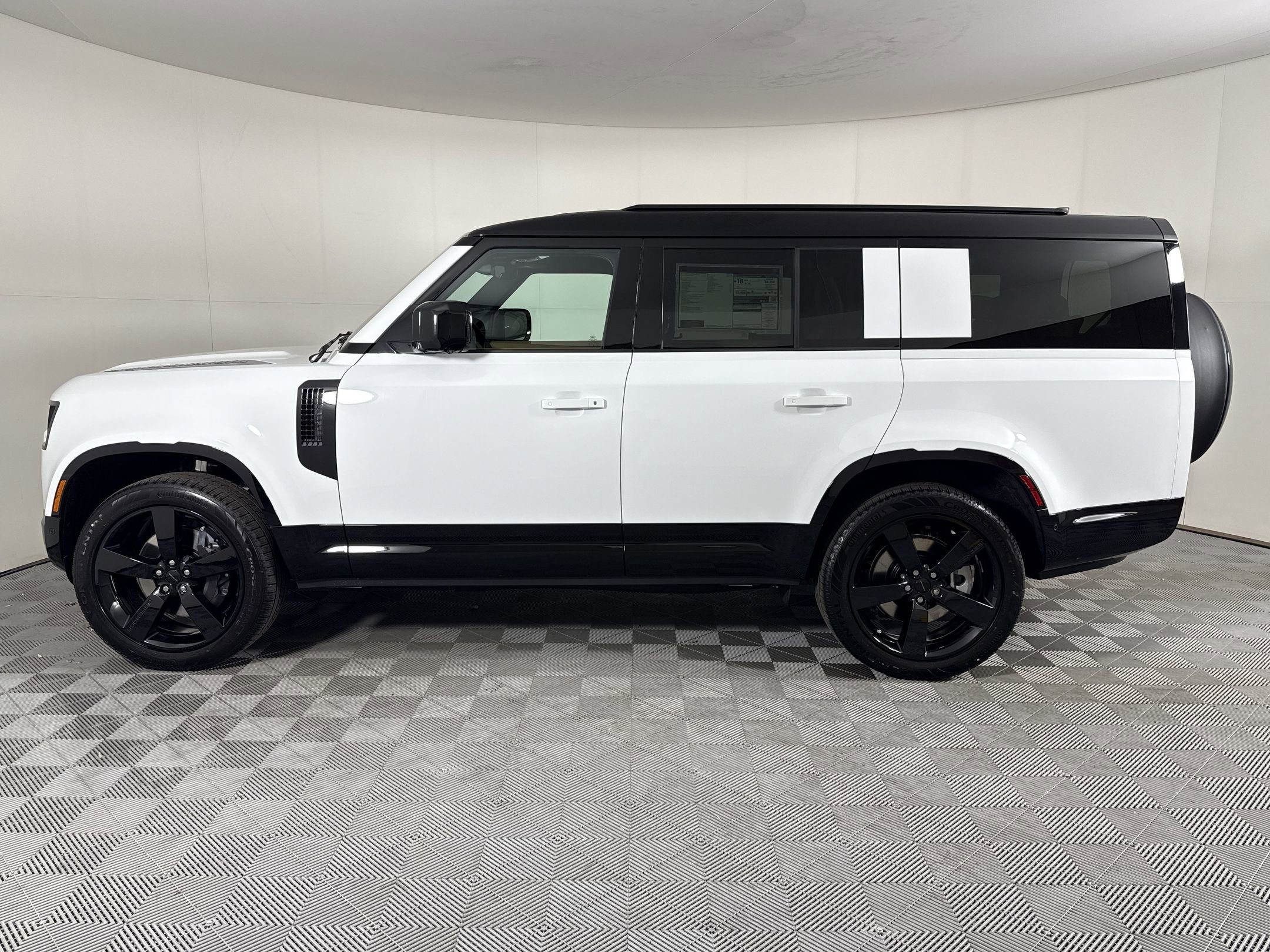 New 2026 Land Rover Defender 130 X-Dynamic SE AWD/4WD image 2
