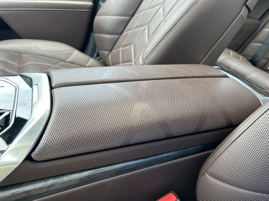 Used 2025 BMW 740i RWD image 36