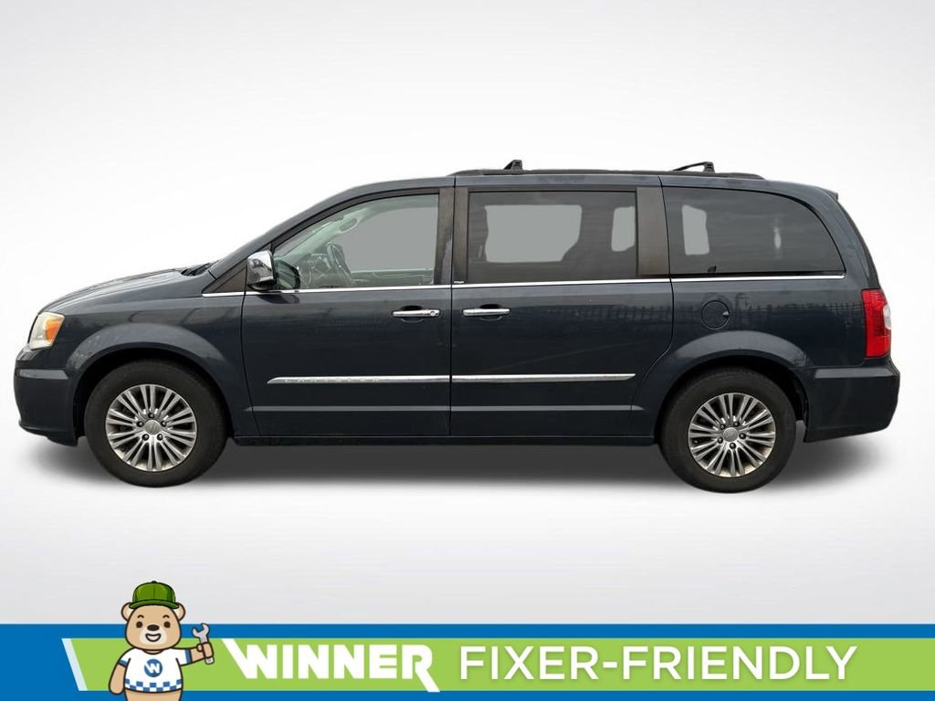 Used 2014 Chrysler Town & Country Touring-L w/ Driver Convenience Group image 8
