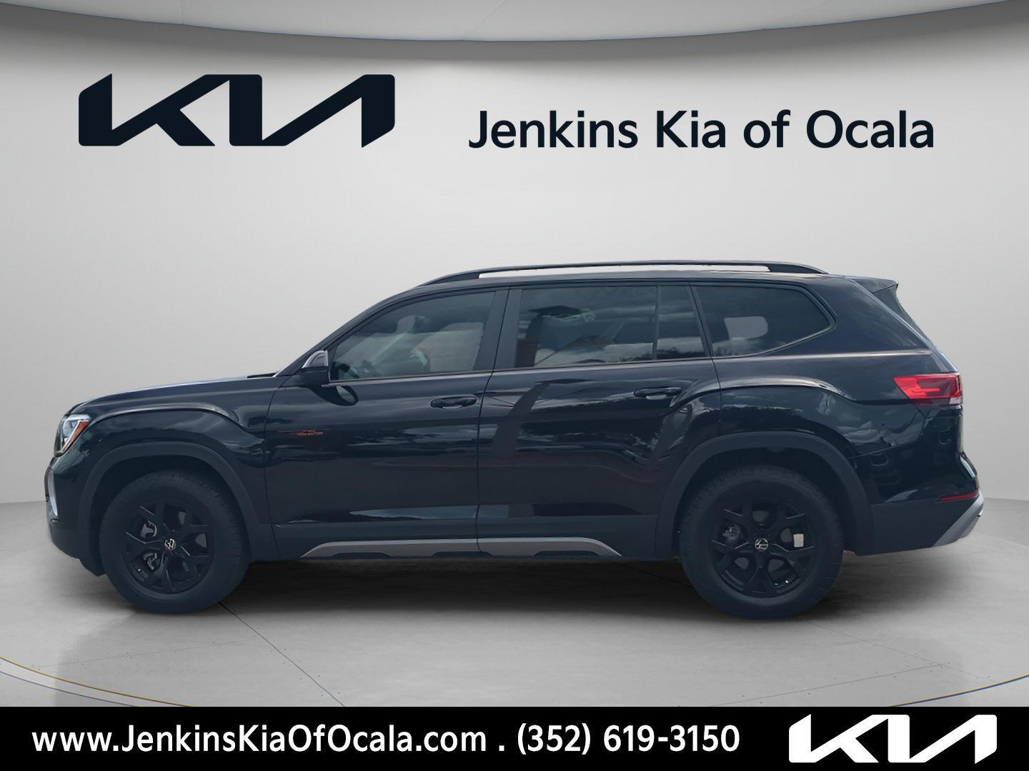 Used 2024 Volkswagen Atlas Peak Edition SEL AWD/4WD image 6