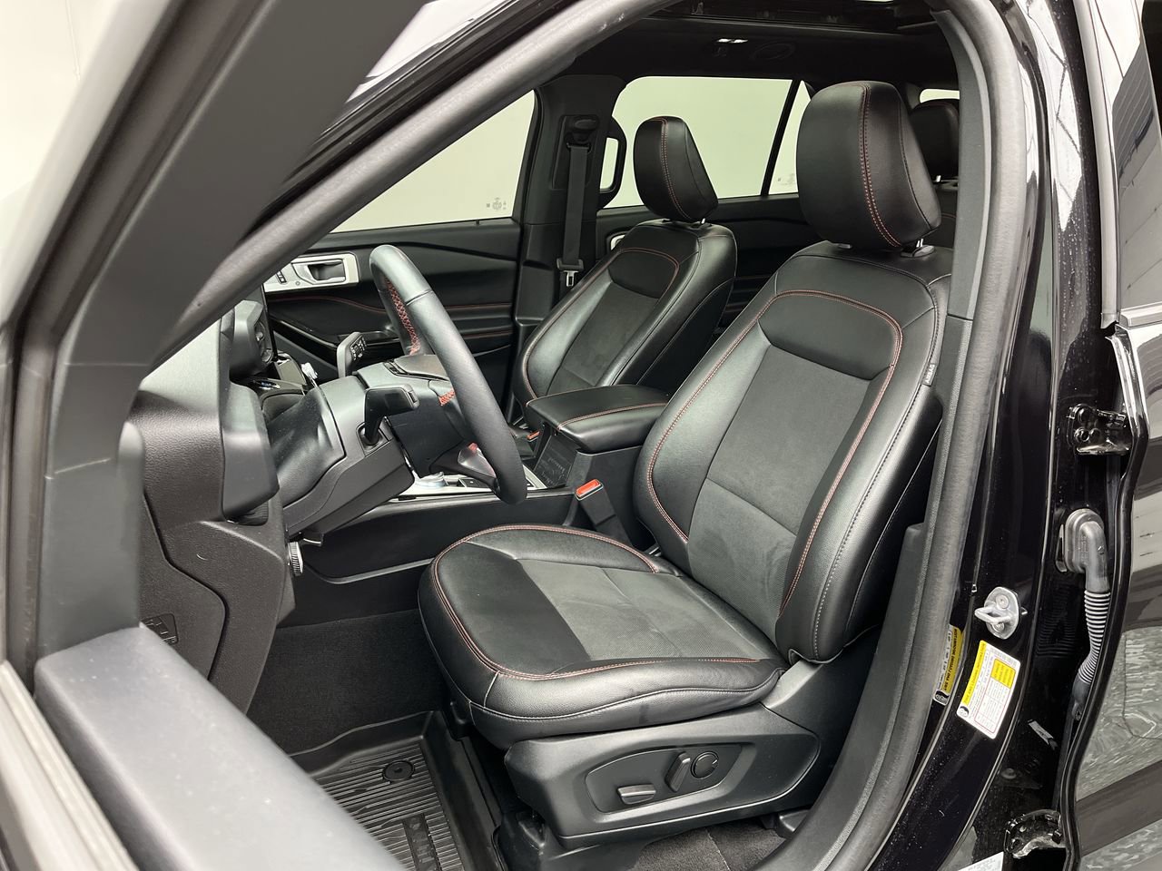 Used 2024 Ford Explorer ST-Line w/ Class IV Trailer Tow Package AWD/4WD image 12