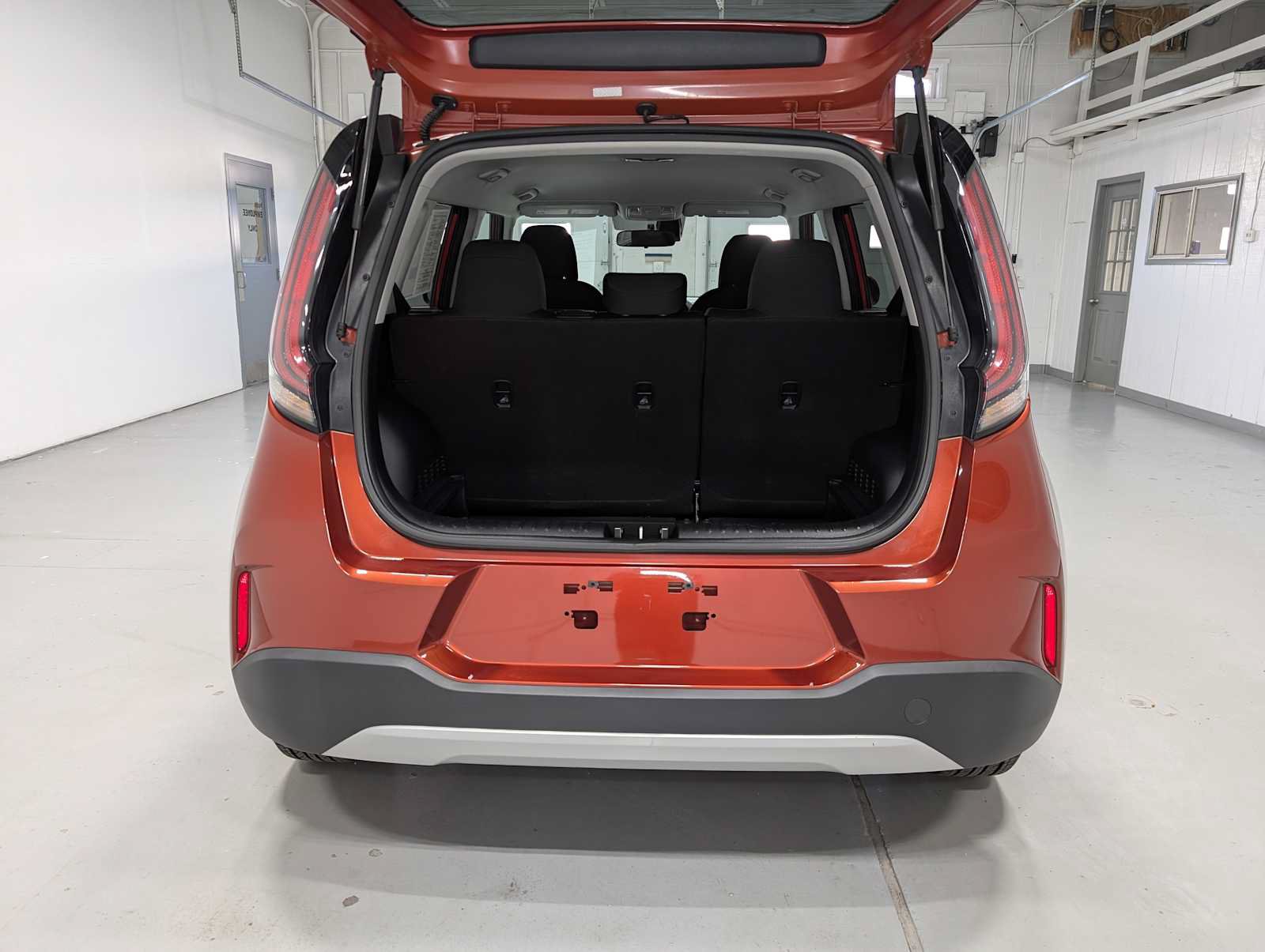Certified 2023 Kia Soul LX w/ LX Technology Package FWD image 35