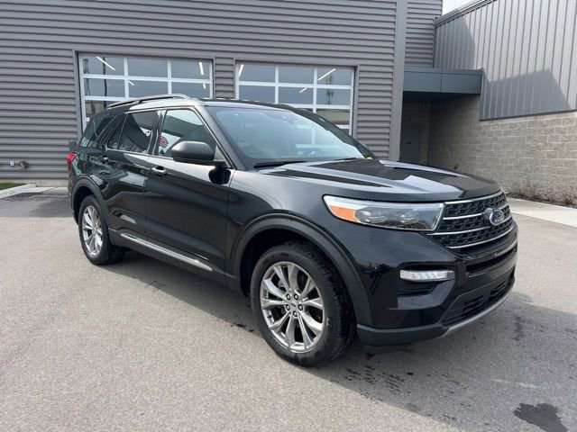 Used 2020 Ford Explorer XLT w/ Equipment Group 202A AWD/4WD image 3