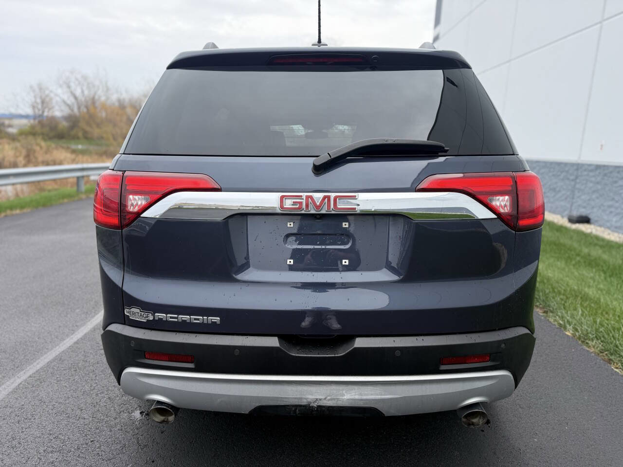 Used 2019 GMC Acadia SLT w/ LPO, Floor Liner Package image 4