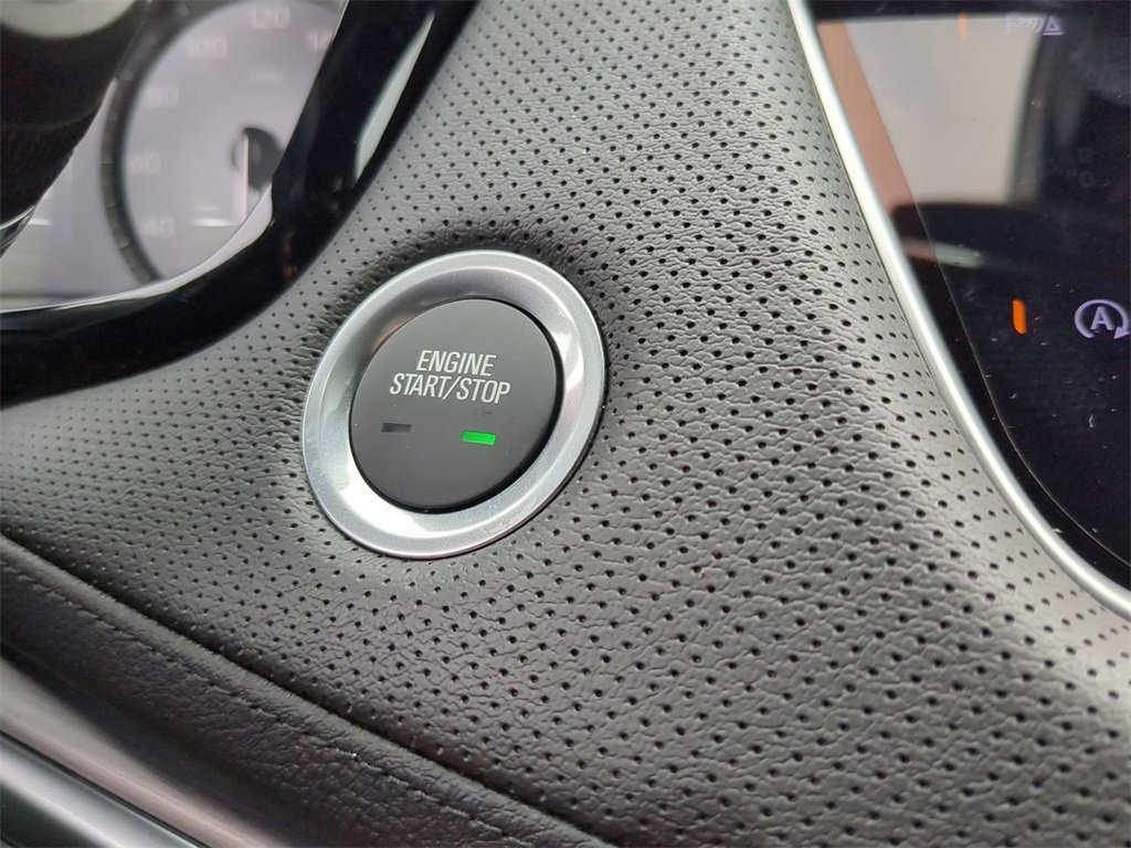 New 2025 Cadillac XT5 Luxury image 16