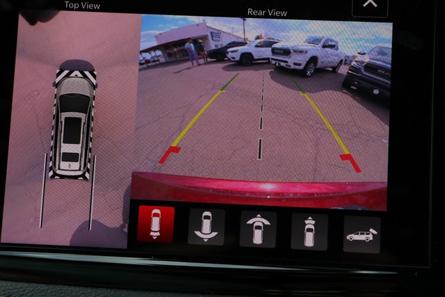 New 2023 Chrysler Pacifica Limited w/ Uconnect Theater Family Group image 26