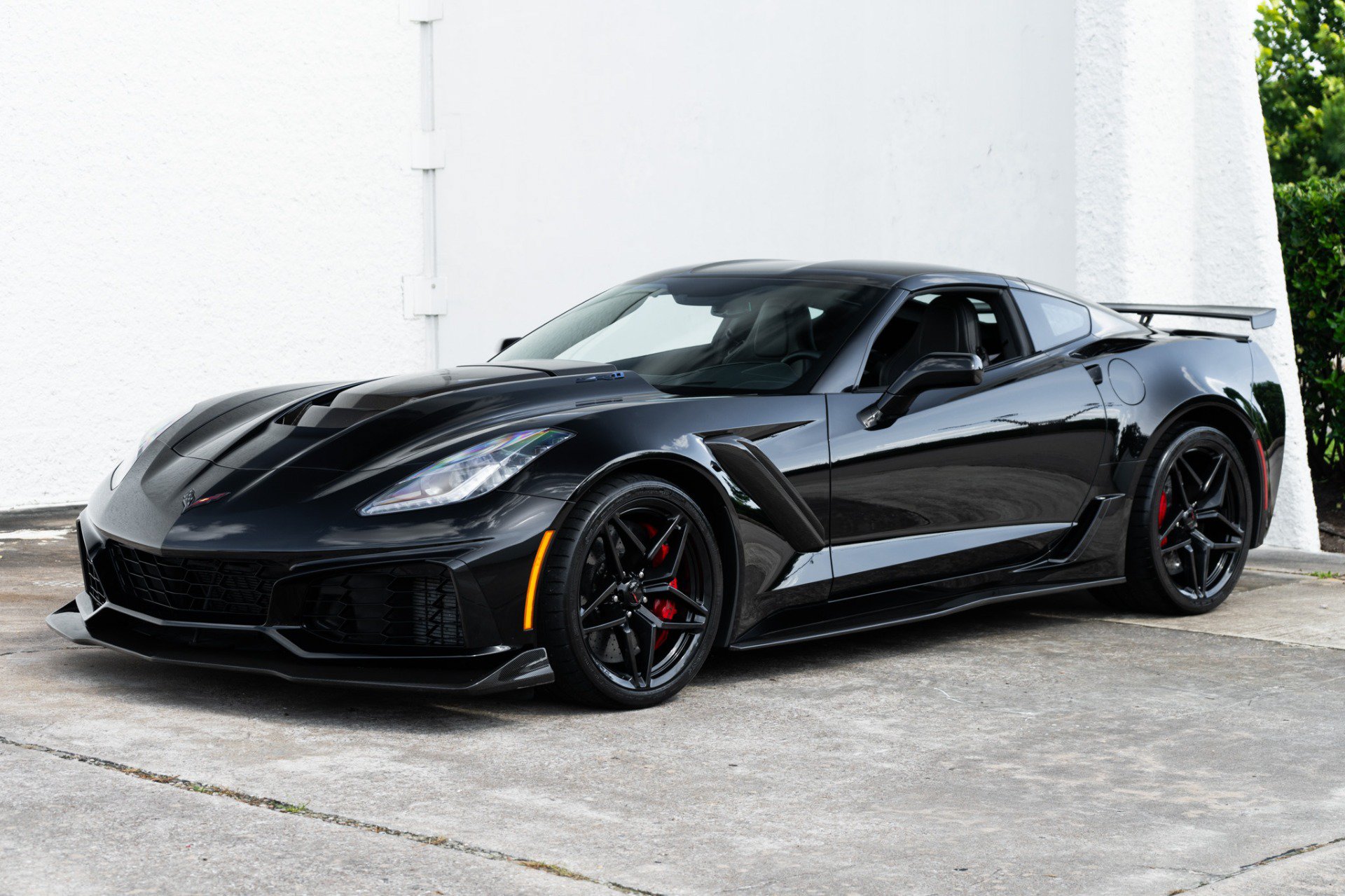 Used 2019 Chevrolet Corvette ZR1 RWD image 2
