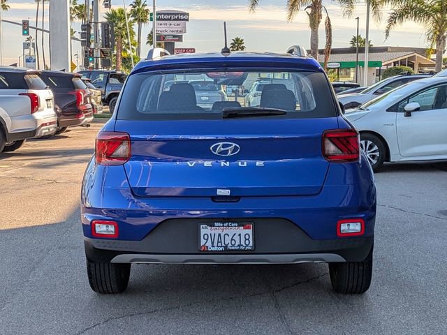 Used 2025 Hyundai Venue SEL image 3