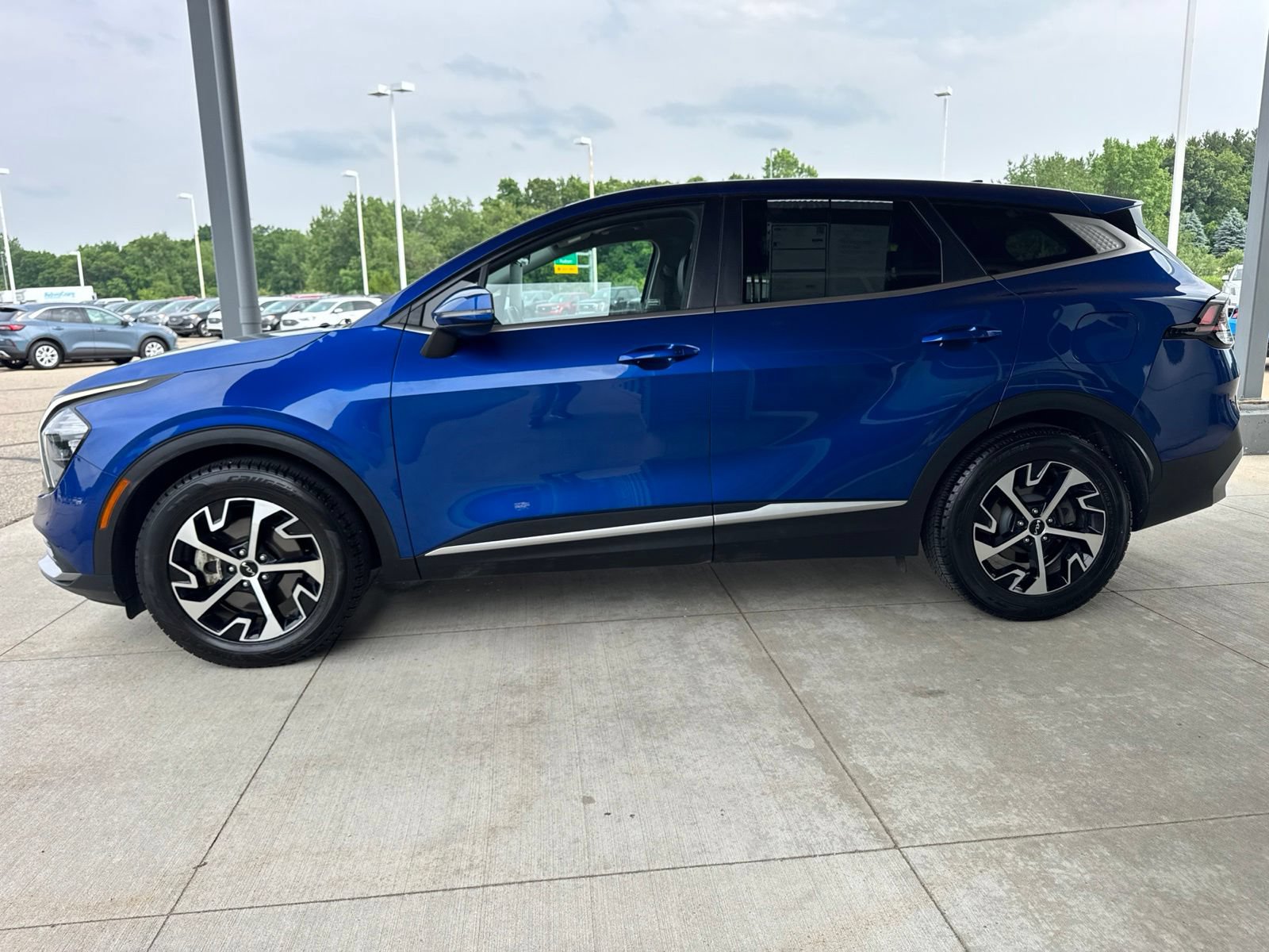 Used 2023 Kia Sportage EX FWD image 4