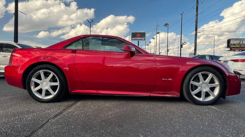 Used 2005 Cadillac XLR Base image 9