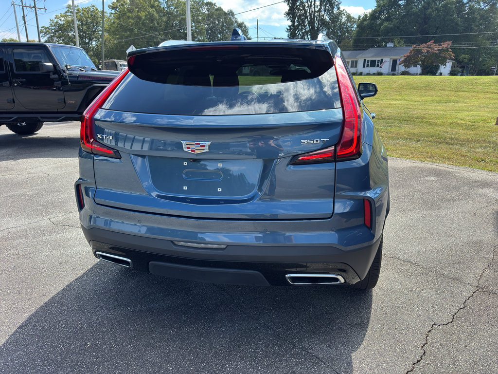 Used 2025 Cadillac XT4 Premium Luxury image 5