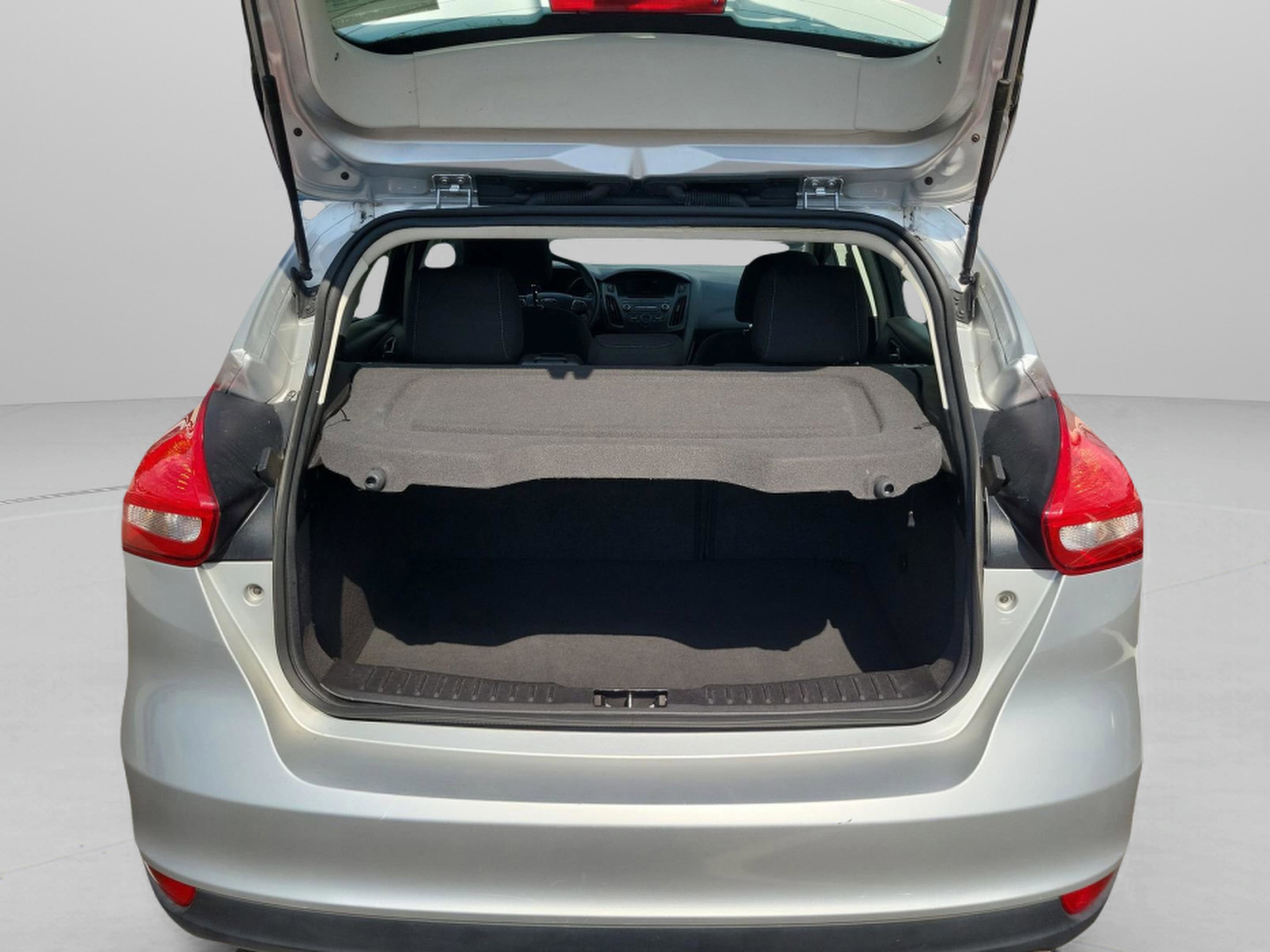 Used 2015 Ford Focus SE image 32