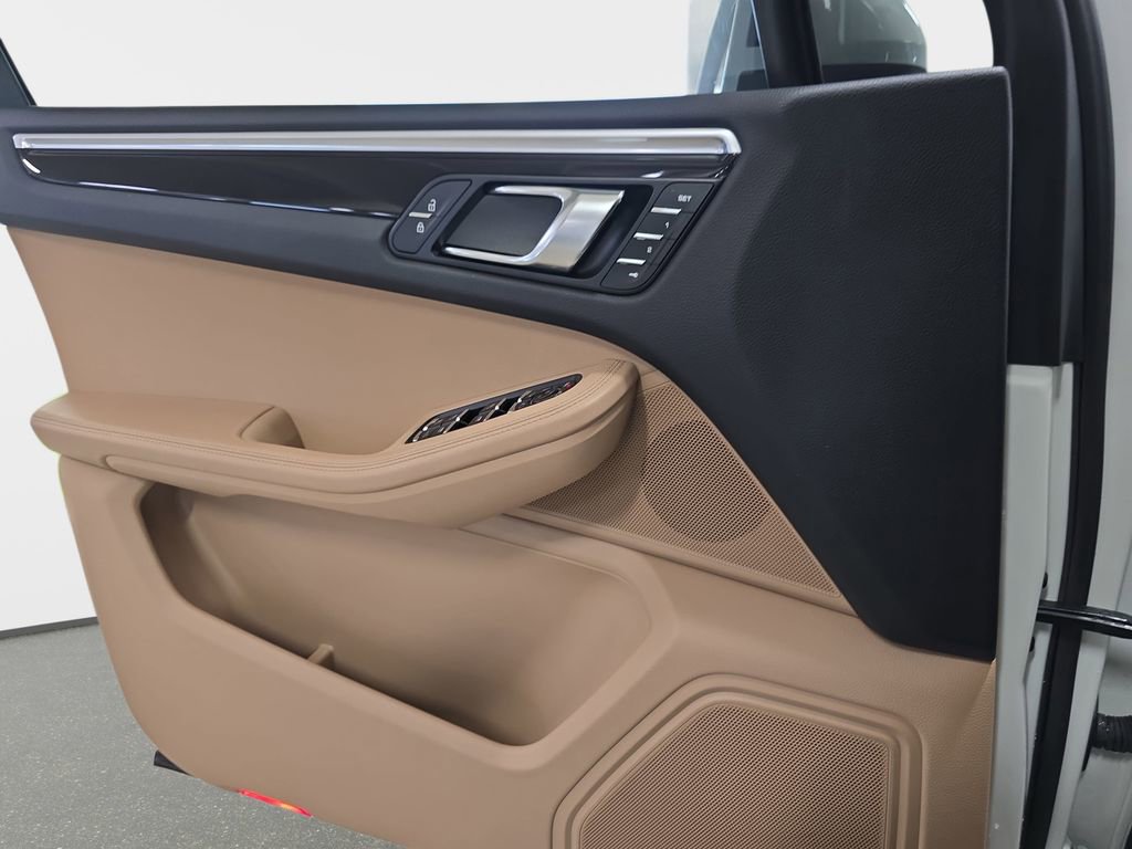 Used 2021 Porsche Macan S image 27