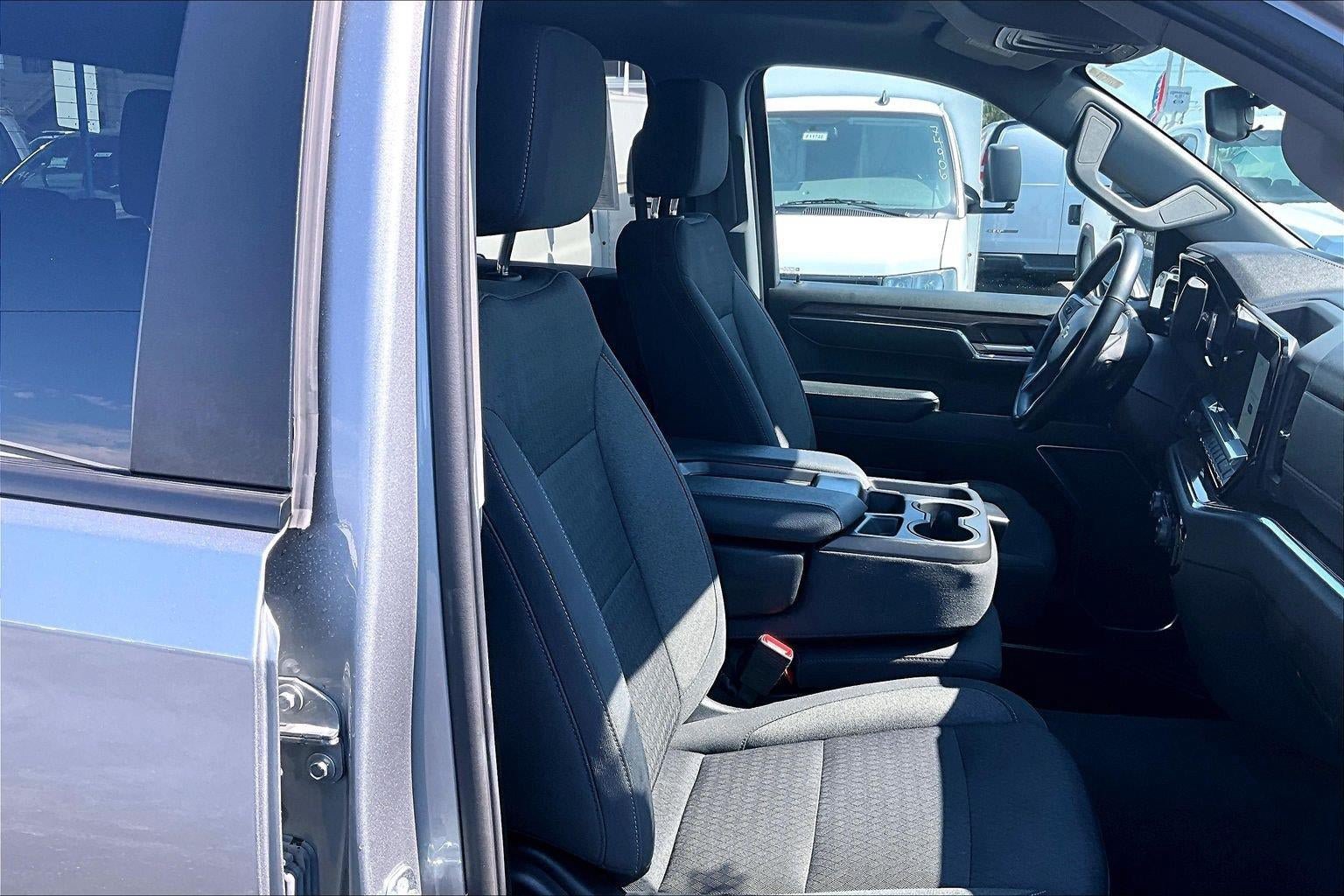 Used 2023 Chevrolet Silverado 1500 LT AWD/4WD image 7