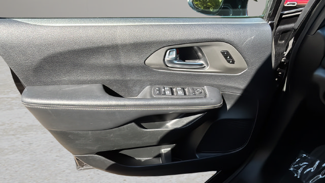 Used 2025 Chrysler Pacifica Select FWD image 17