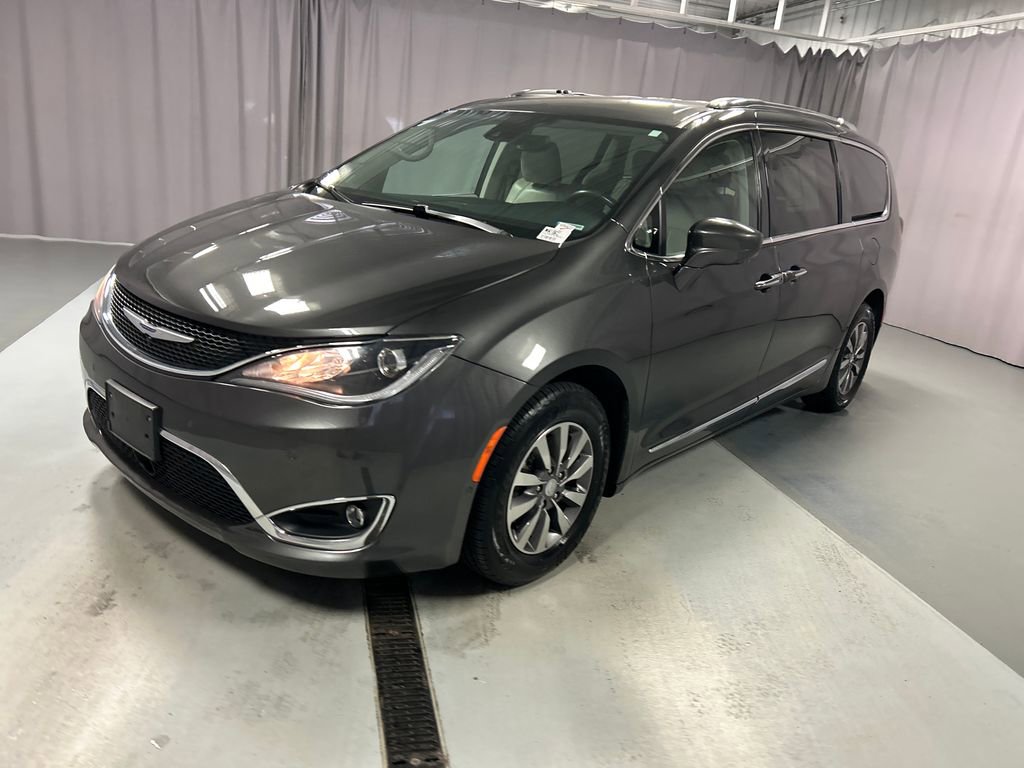 Used 2020 Chrysler Pacifica Touring-L Plus w/ Advanced Safetytec Group FWD image 3