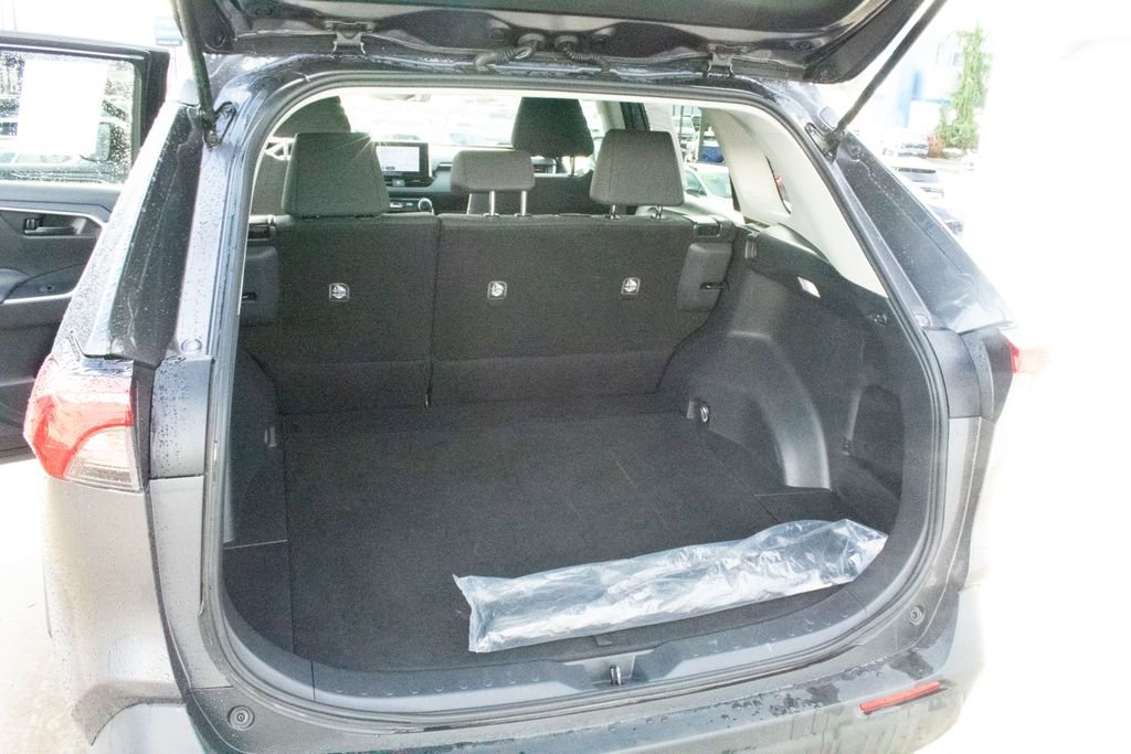 Used 2024 Toyota RAV4 LE image 18