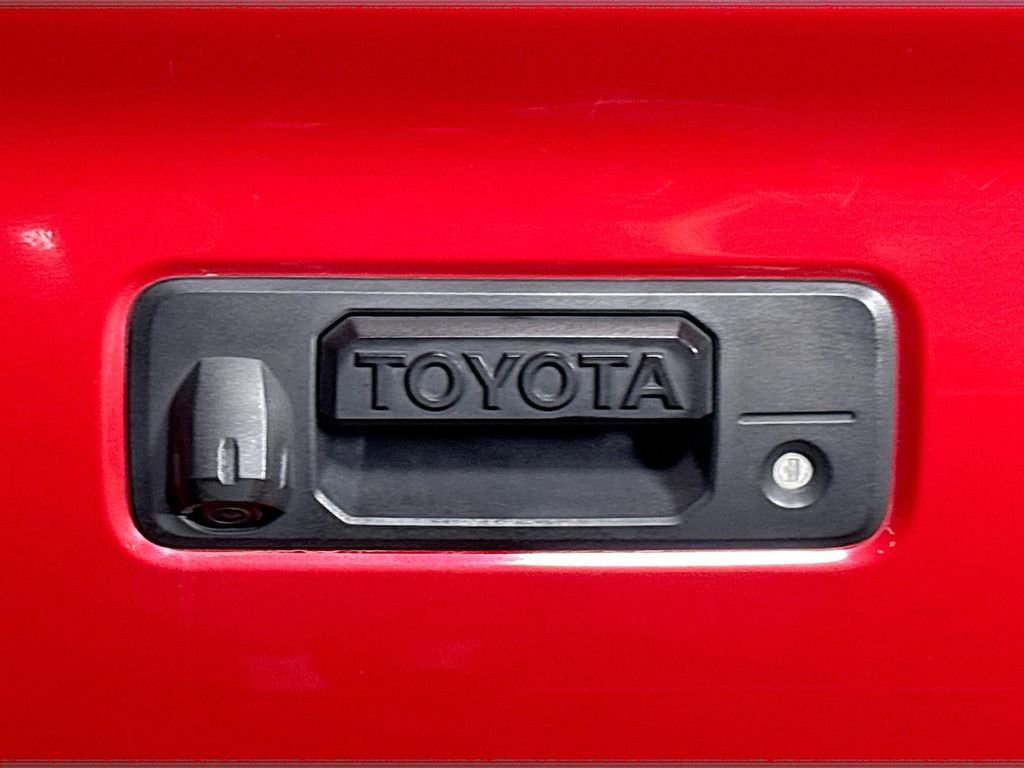 Used 2022 Toyota Tacoma TRD Off-Road image 23