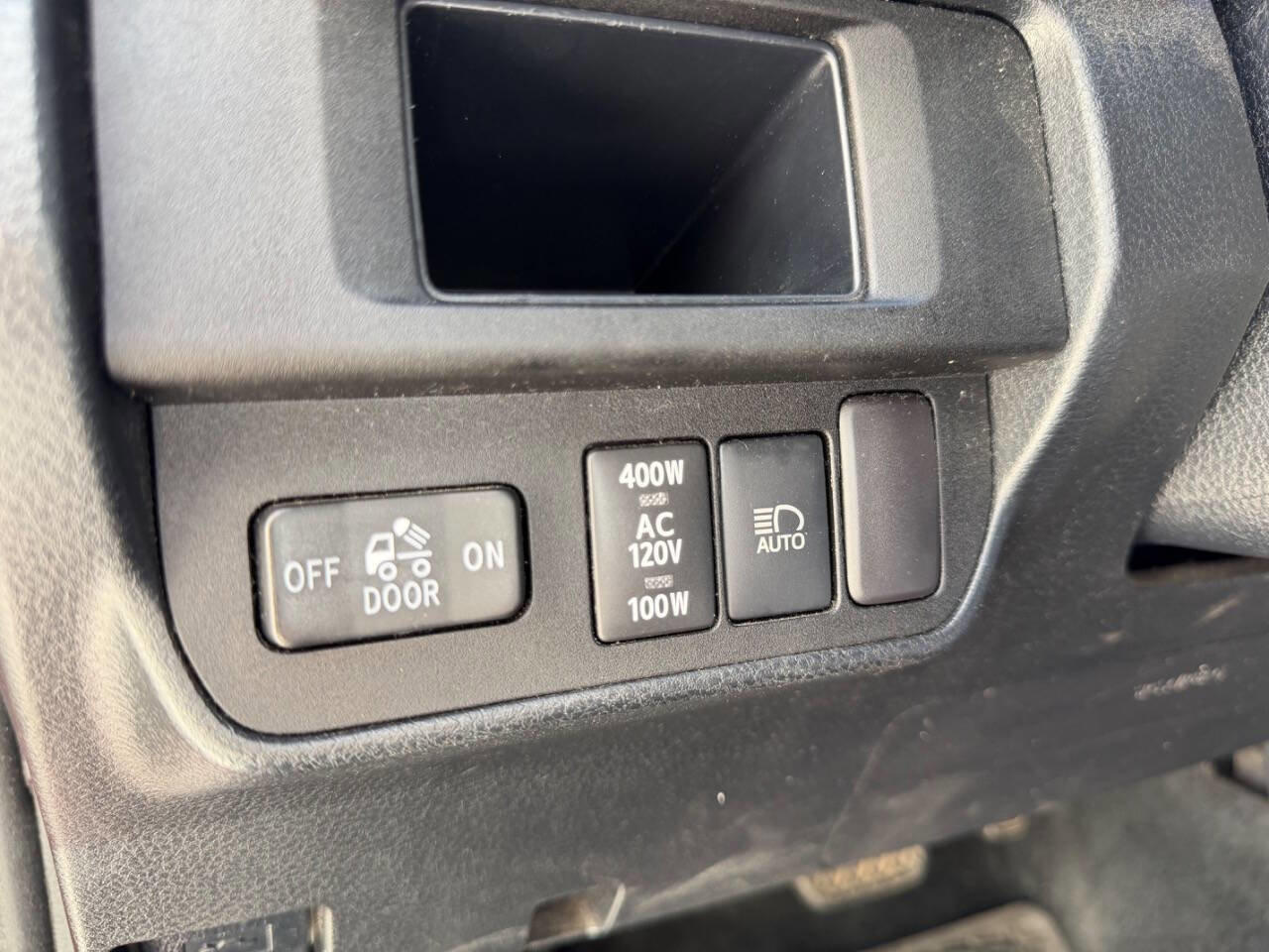 Used 2018 Toyota Tacoma TRD Off-Road image 12