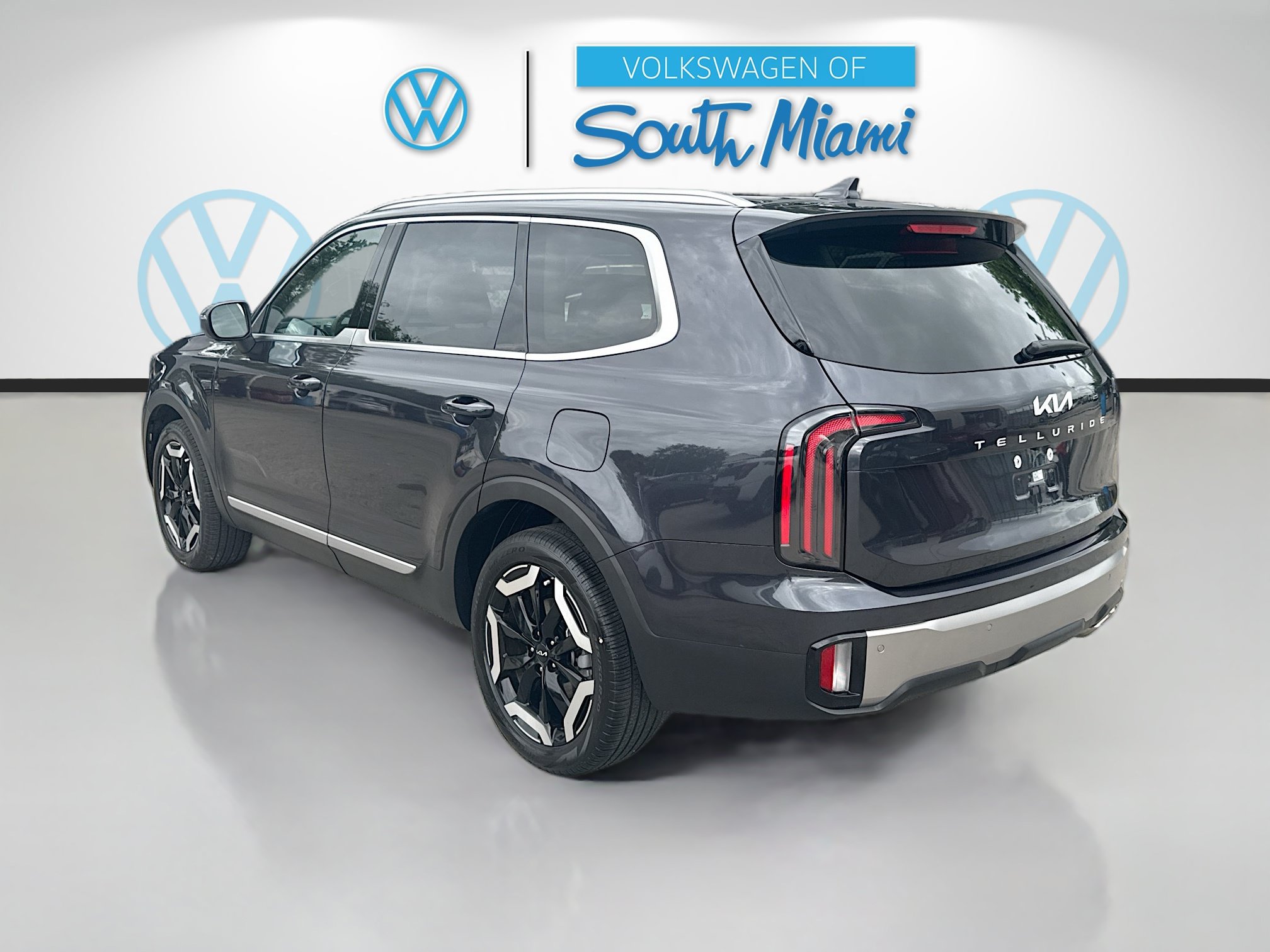 Used 2025 Kia Telluride EX w/ EX Captain's Chair Package FWD image 5