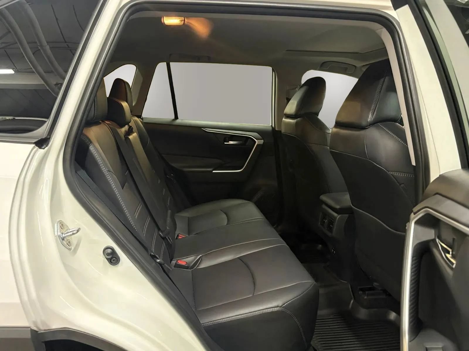 Used 2019 Toyota RAV4 XLE Premium w/ Cold Weather Package AWD/4WD image 13