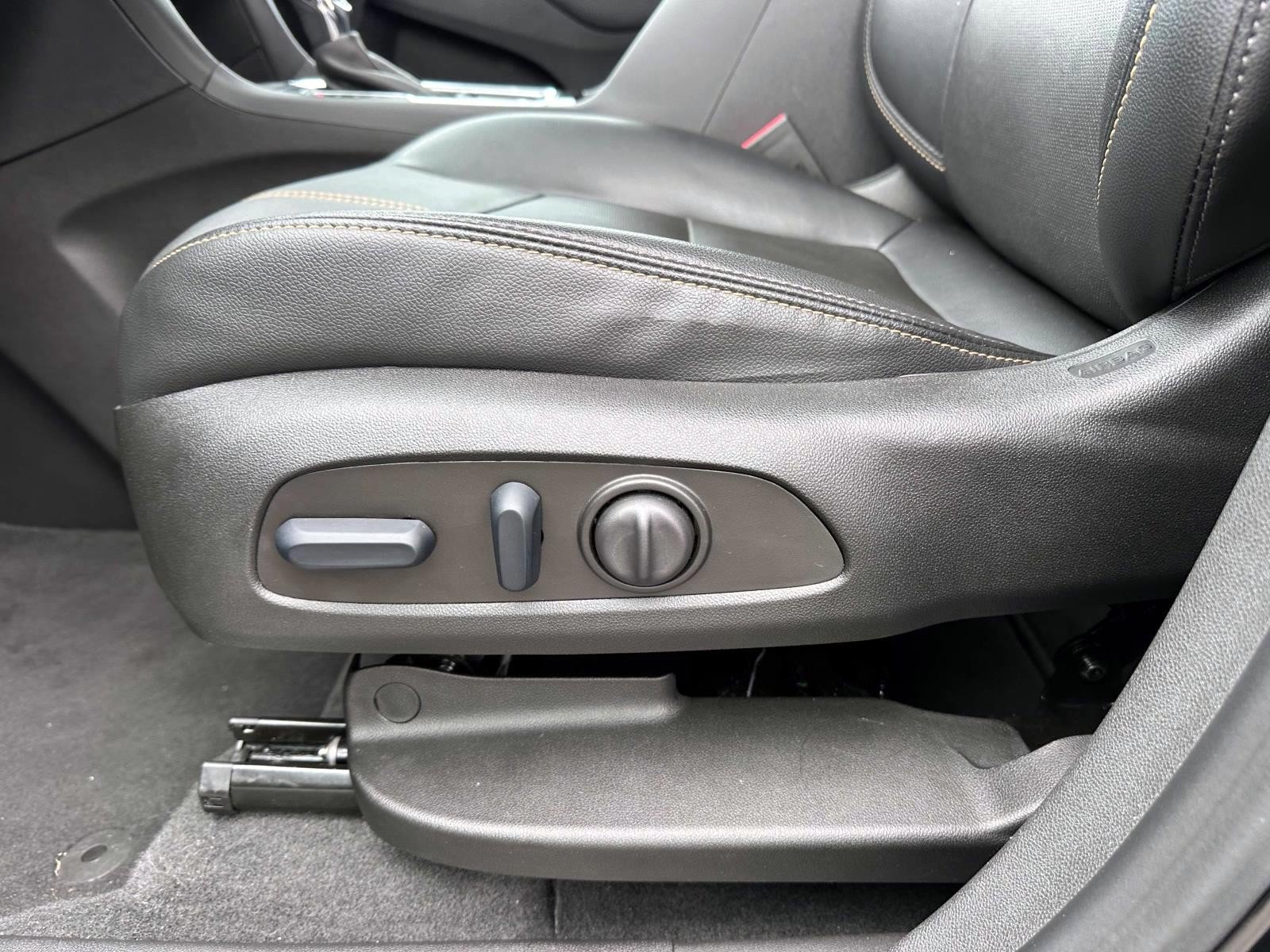 Used 2023 Chevrolet Equinox Premier AWD/4WD image 11