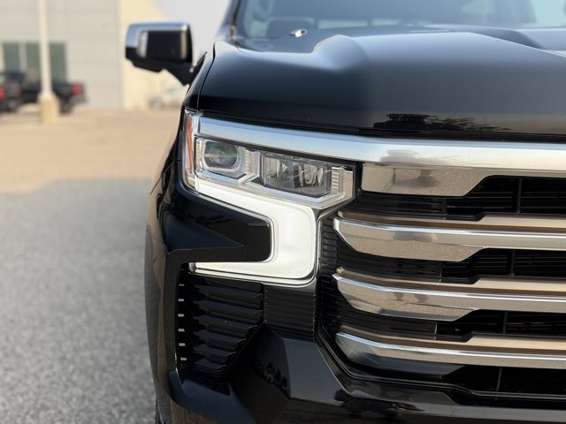 Used 2022 Chevrolet Silverado 1500 High Country w/ Technology Package image 4