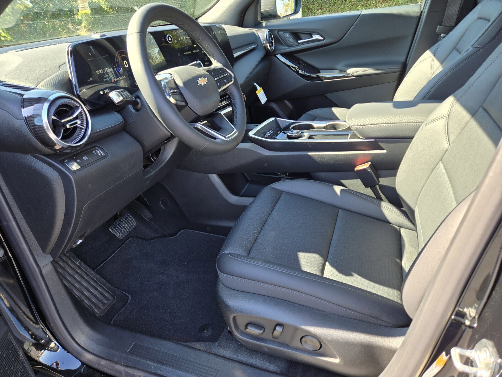 New 2026 Chevrolet Equinox LT w/ Convenience Package II image 5