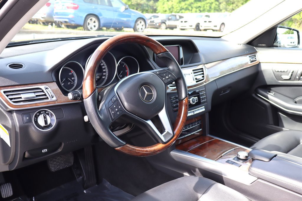 Used 2014 Mercedes-Benz E 250 BlueTEC Sedan image 16