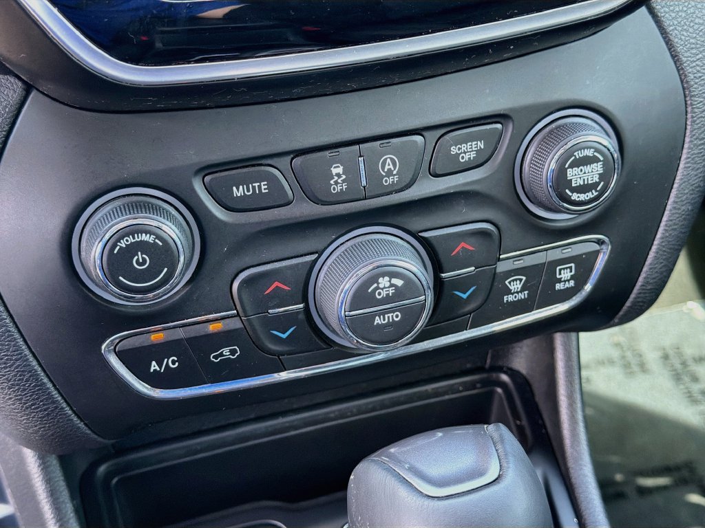 Used 2020 Jeep Cherokee Limited FWD image 14