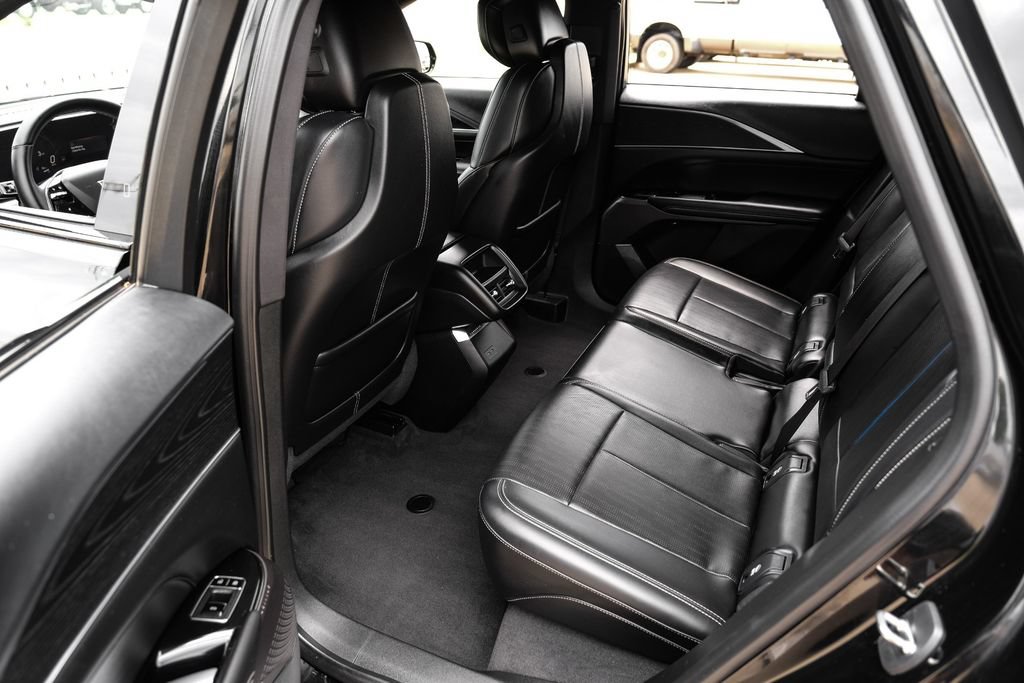 Used 2024 Cadillac Lyriq Luxury RWD image 37