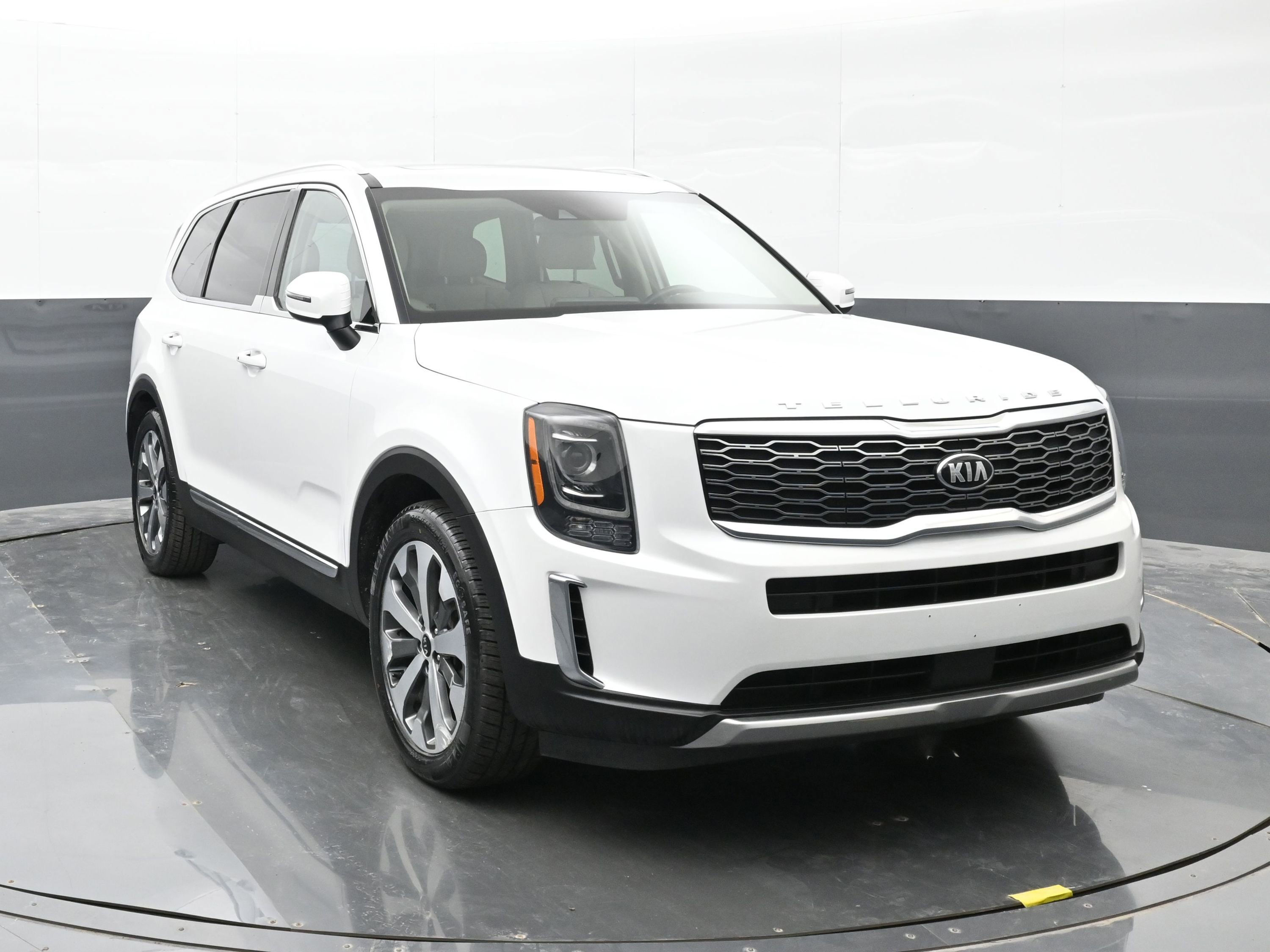 Used 2020 Kia Telluride EX w/ EX Premium Package AWD/4WD image 6
