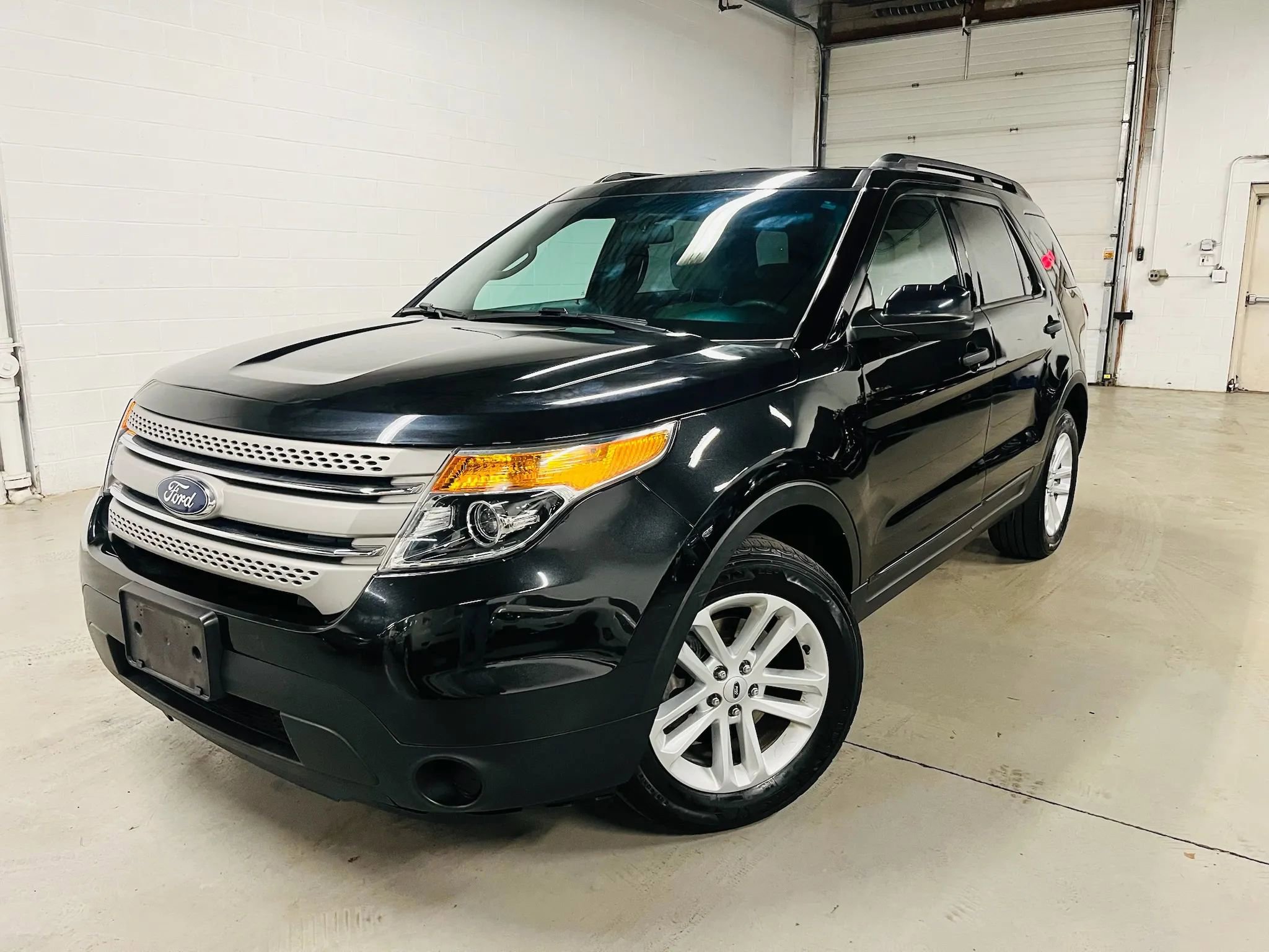 Used 2015 Ford Explorer FWD image 1