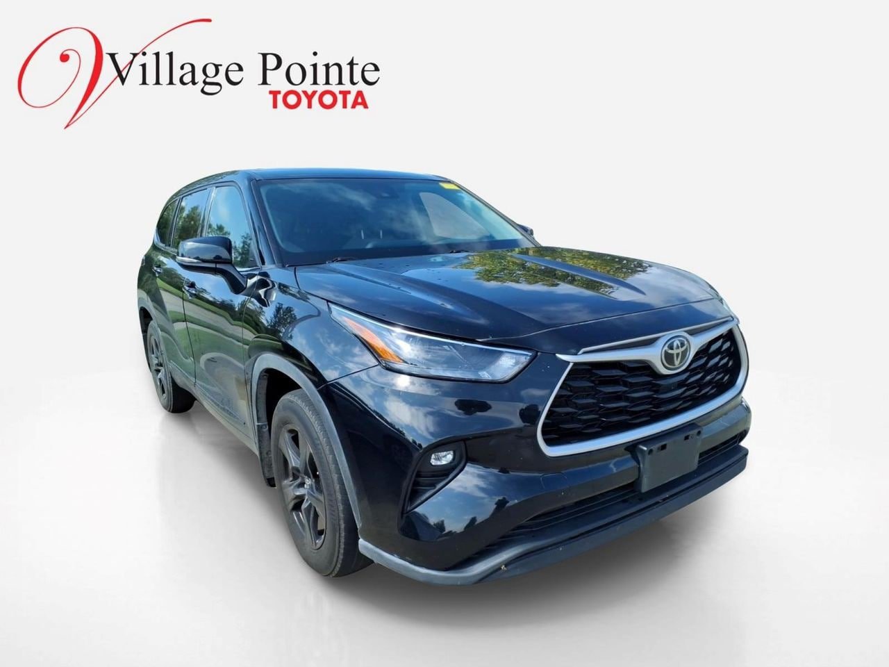 Used 2022 Toyota Highlander LE AWD/4WD image 5