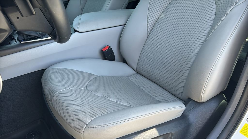 Used 2022 Toyota Camry XSE w/ Navigation Package FWD image 13