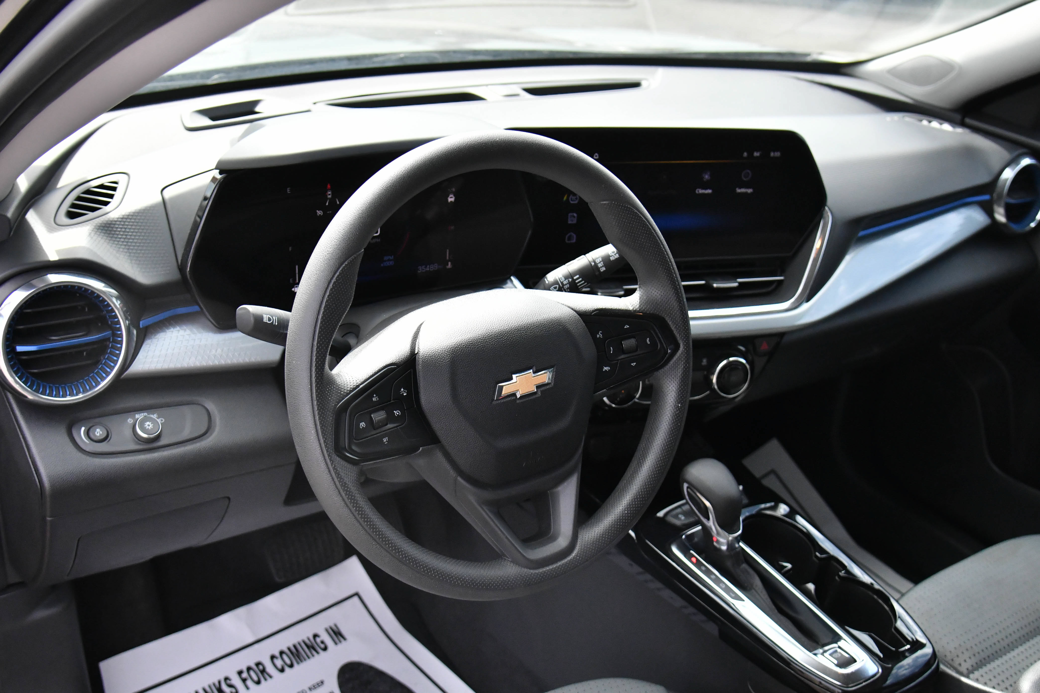 Used 2025 Chevrolet Trax LT FWD image 14