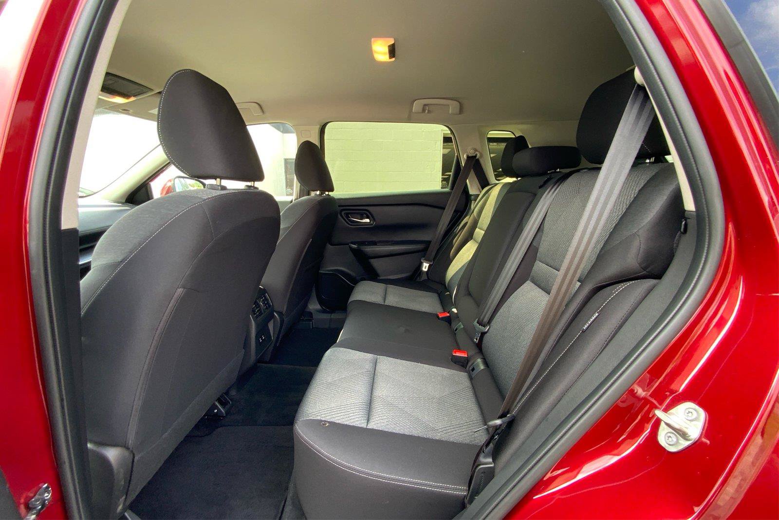Used 2025 Nissan Rogue SV AWD/4WD image 11