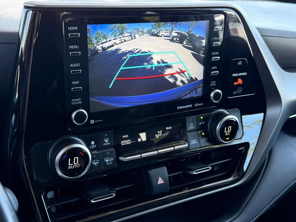 Used 2022 Toyota Highlander LE AWD/4WD image 22