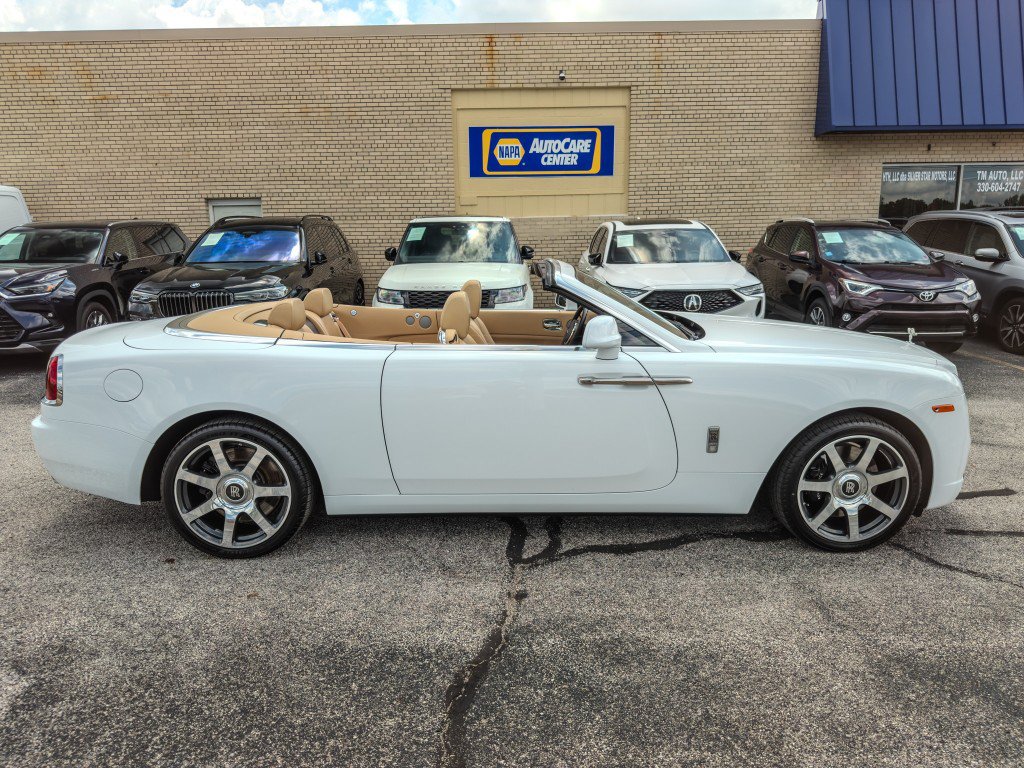 Used 2018 Rolls-Royce Dawn RWD image 19