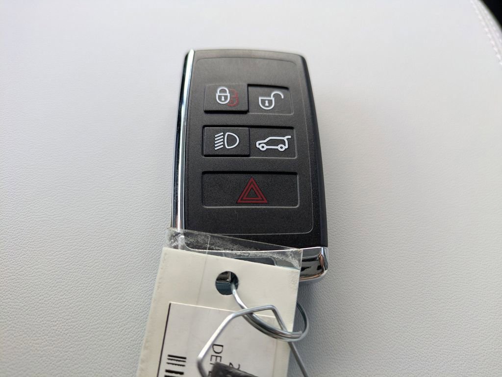 New 2026 Land Rover Defender 110 X-Dynamic SE image 31