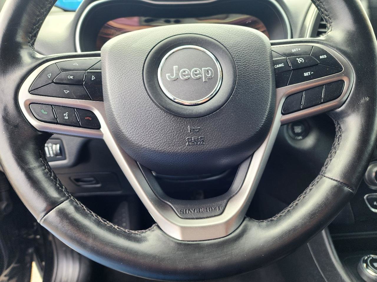 Used 2020 Jeep Cherokee Latitude Plus w/ Cold Weather Group AWD/4WD image 17