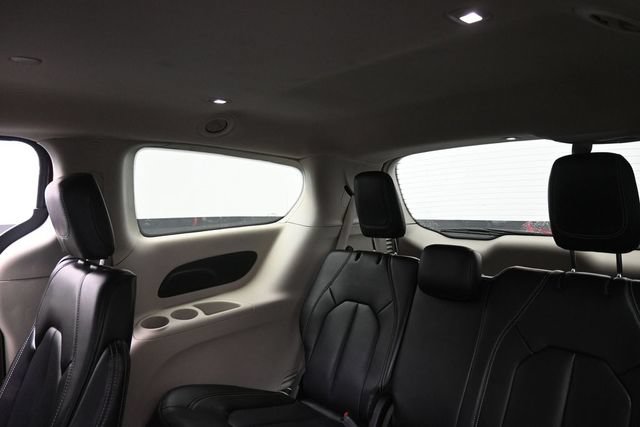 Used 2023 Chrysler Pacifica Touring-L FWD image 21