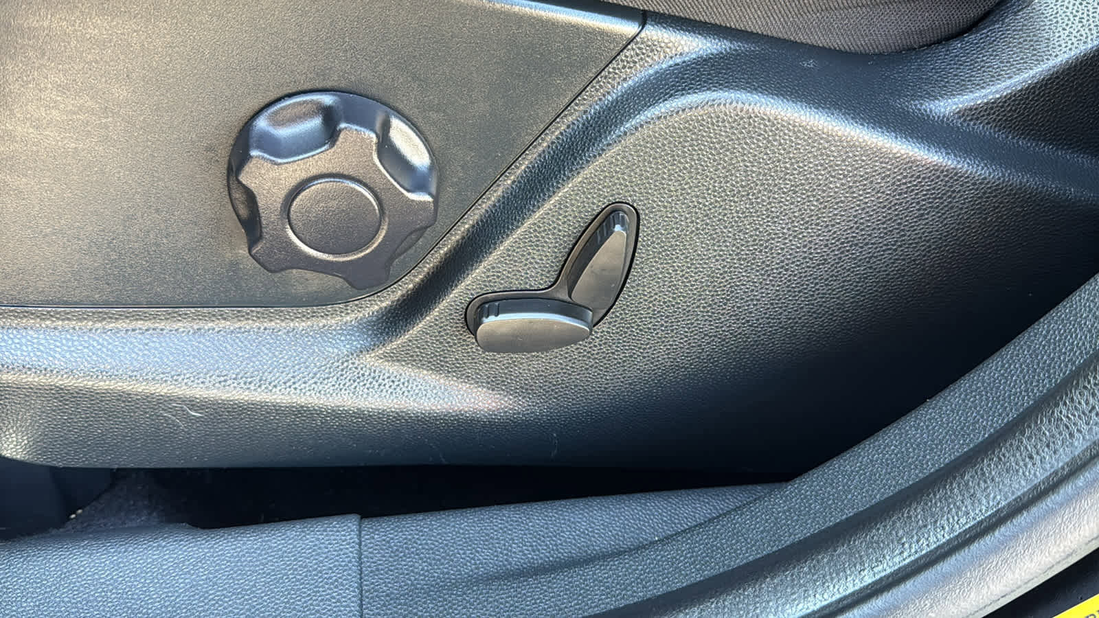 Used 2021 Ford EcoSport SE w/ SE Convenience Package image 13