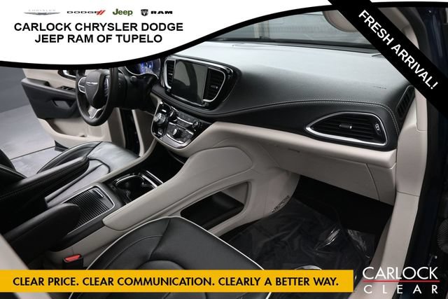 Used 2023 Chrysler Pacifica Limited FWD image 37