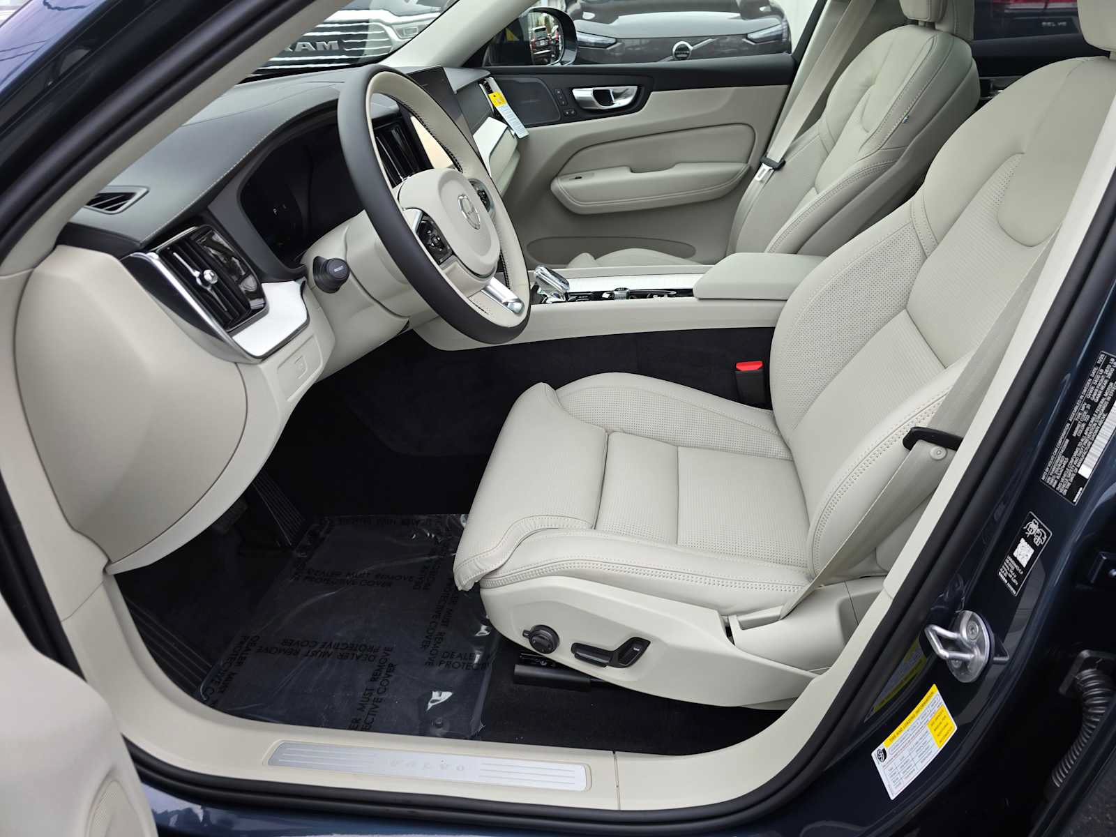 New 2026 Volvo XC60 B5 Ultra w/ Protection Package Premier AWD/4WD image 22