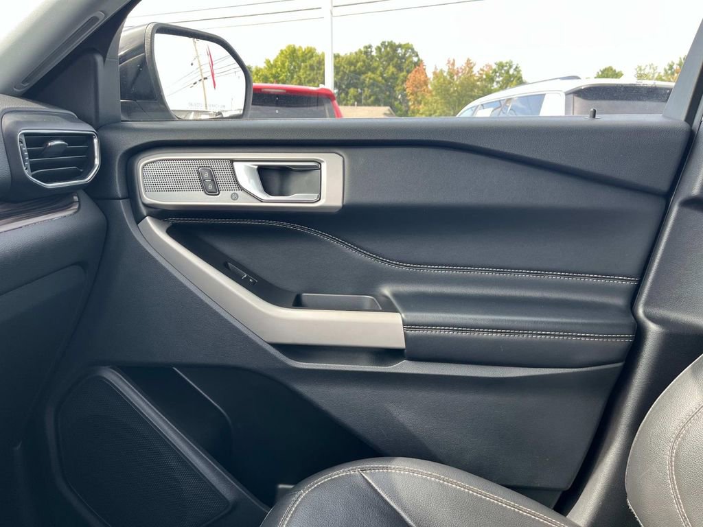 Used 2022 Ford Explorer Limited image 30