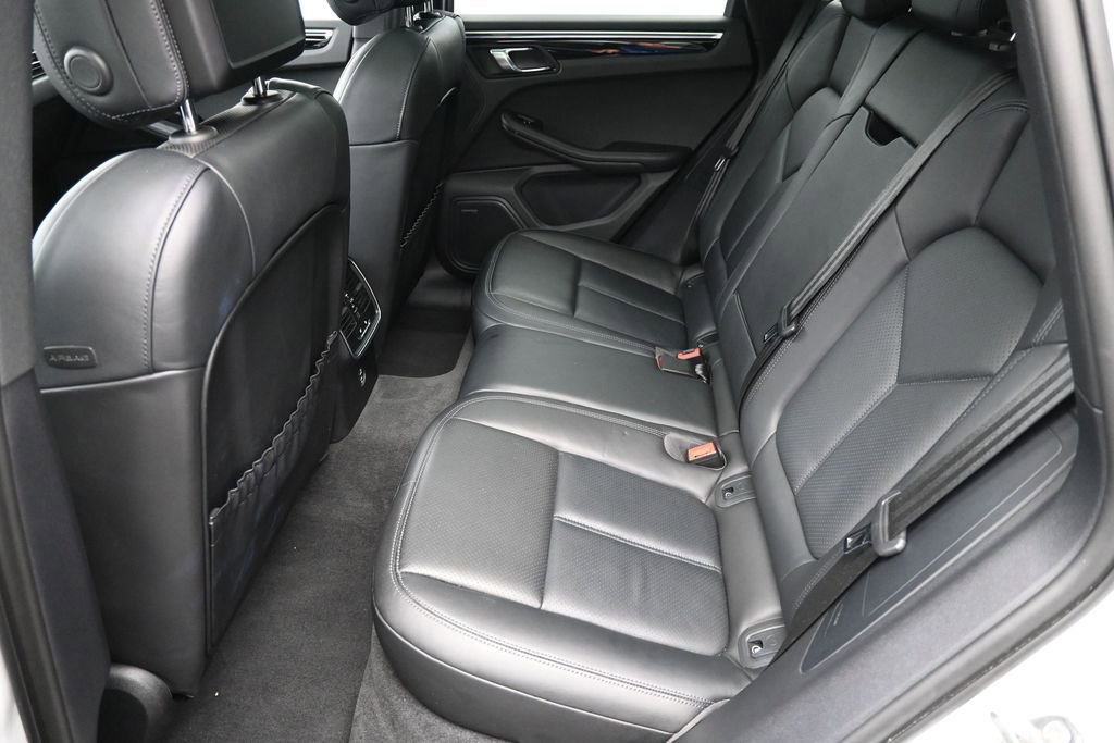 Certified 2023 Porsche Macan S AWD/4WD image 7