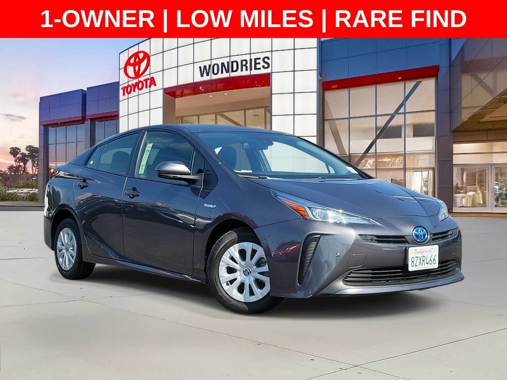 Used 2022 Toyota Prius LE FWD image 1