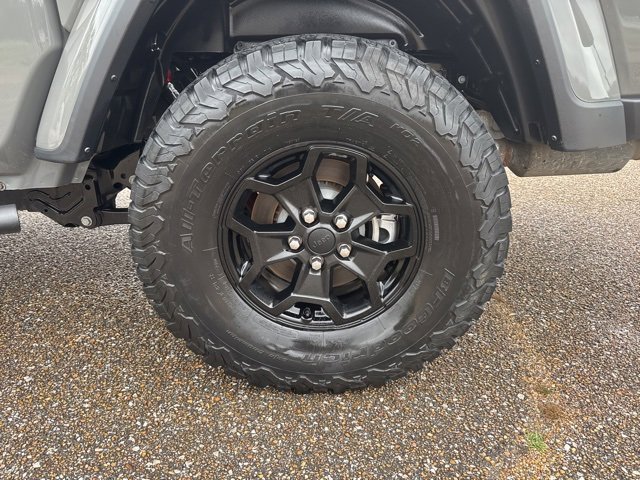 Used 2021 Jeep Gladiator Willys image 9